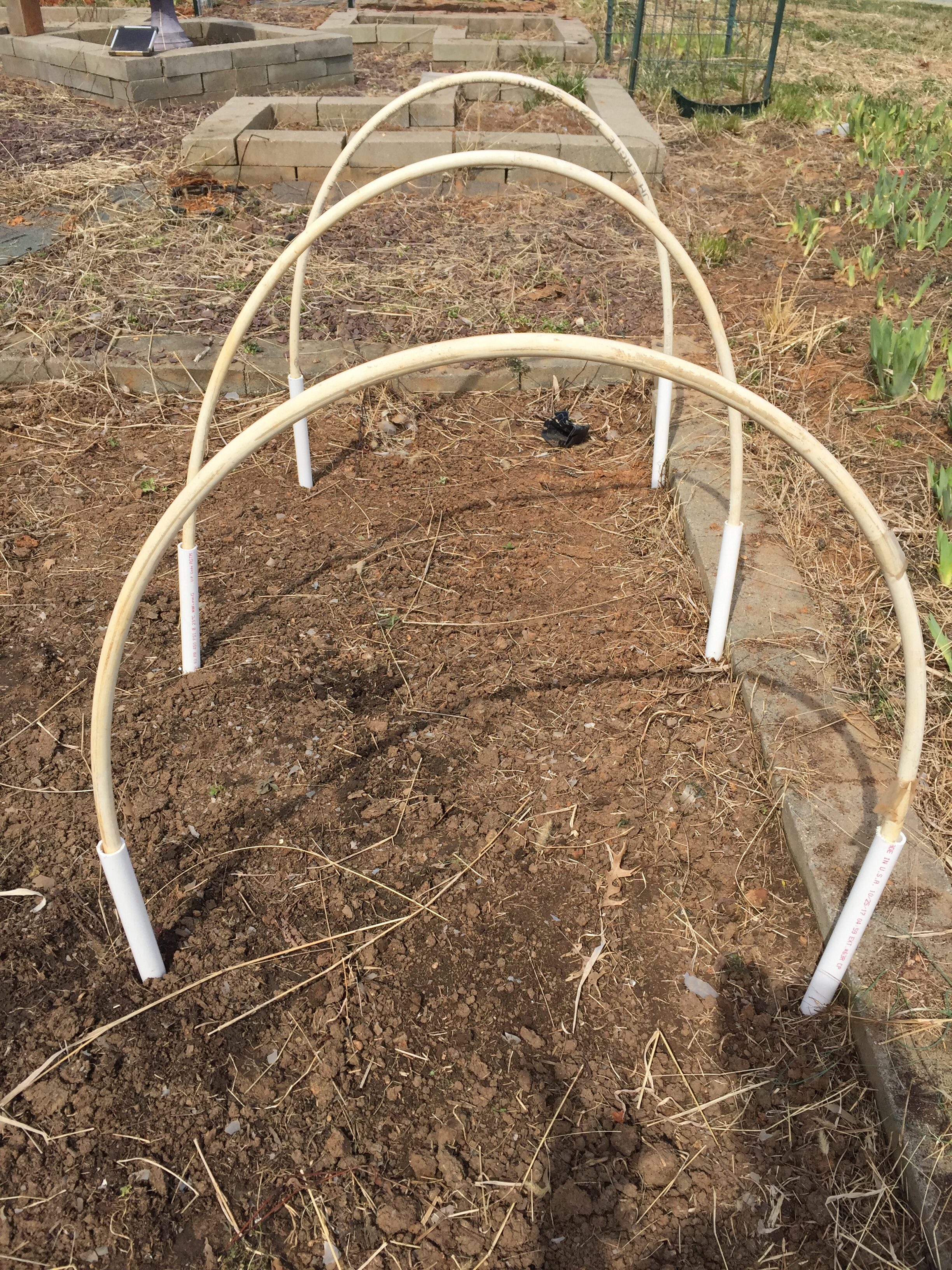 E5892D47 C8AE 4143 9DA5 DDE51A497560 e1553358052919 Easy garden hoops for low tunnel shade